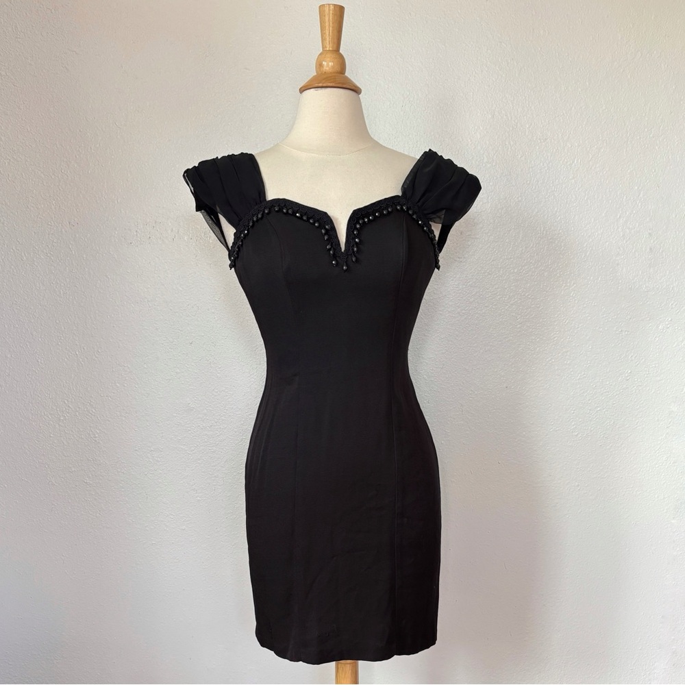Scarlett Black Sleeveless Cocktail Gown